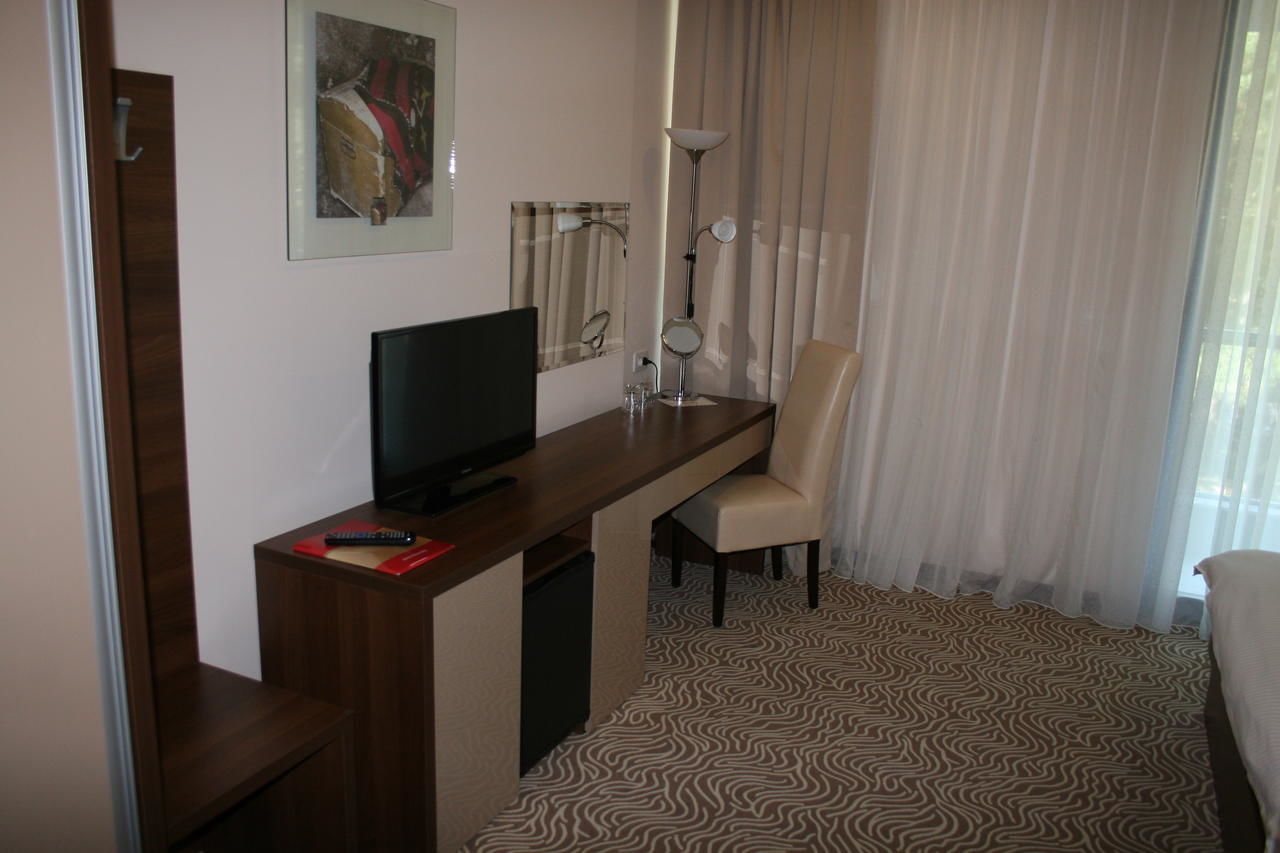 Апарт-отели Hotel Franca Биело-Поле-18